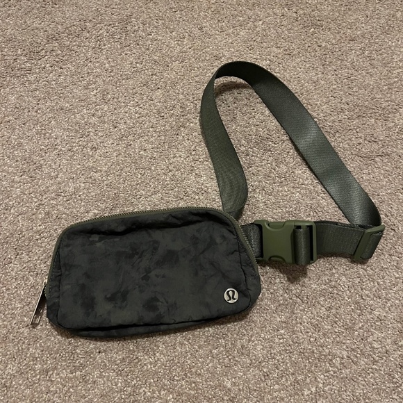 lululemon athletica Handbags - Lululemon Everywhere 1L Belt Bag in RARE Aquila Green Twill Multi